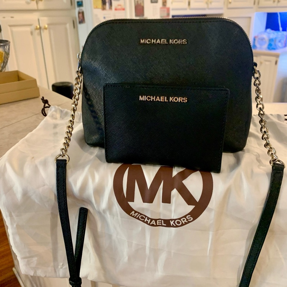 MICHAEL Michael Kors Black Saffiano Crossbody Bag with Gold Chain - Picture 6 of 11
